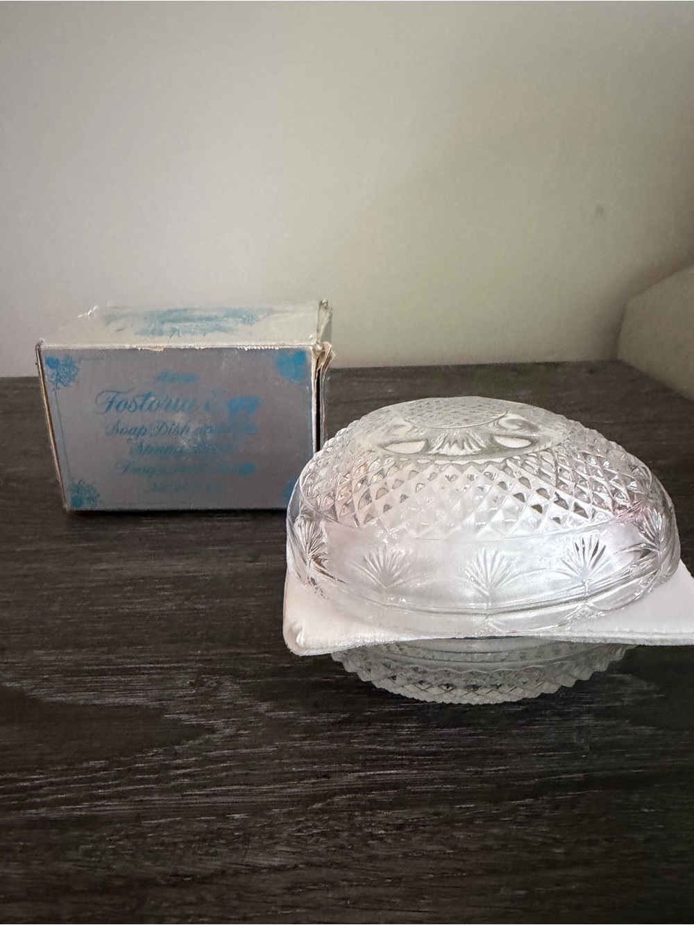 Avon Fostoria Egg Fragranced Soap Box in Teal and Cream